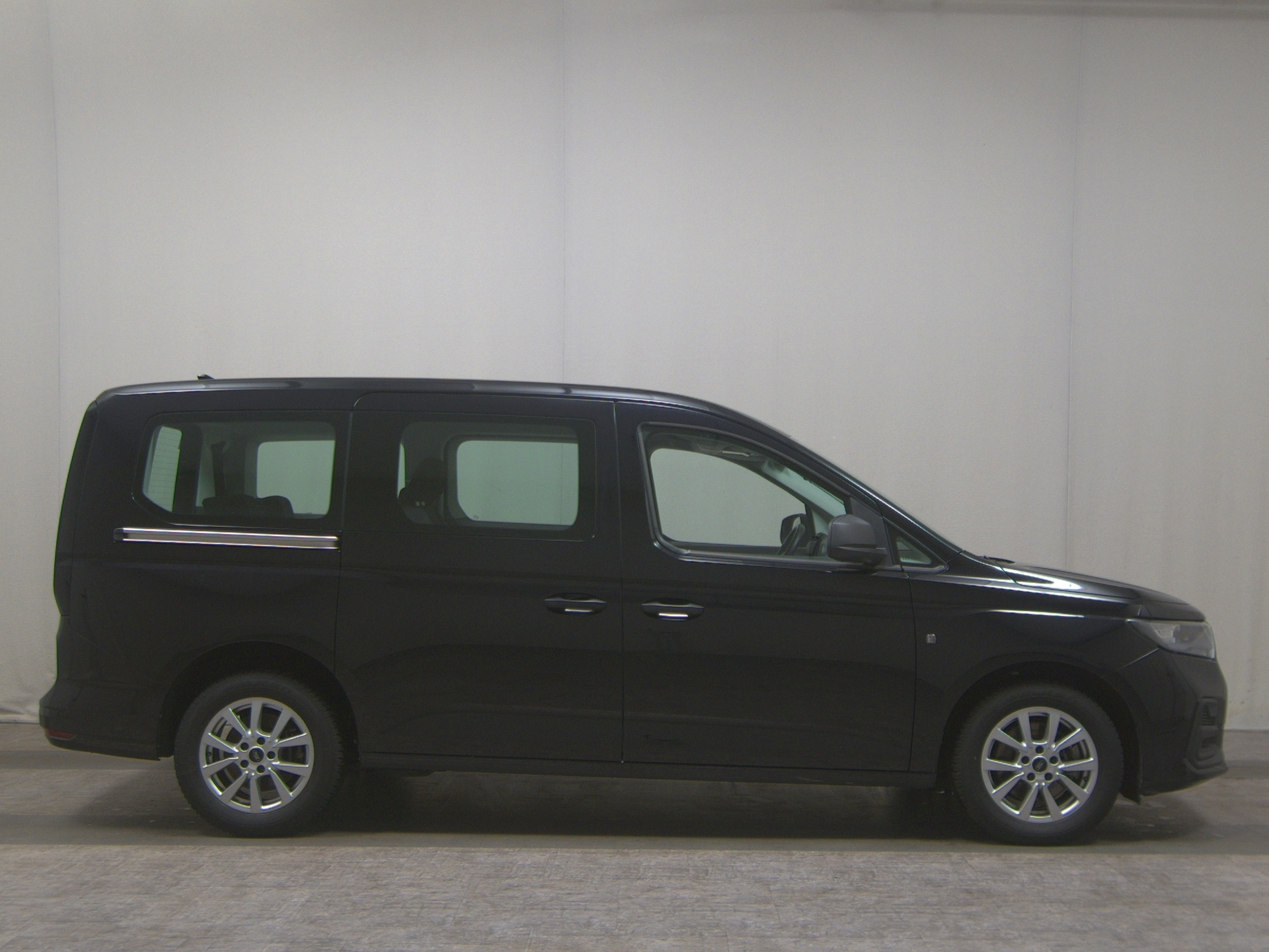 Ford Grand Tourneo Connect 2.0 EB Trend 7 seats Navigation – 1